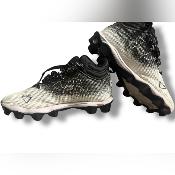 Under Armour Kids Black and White Football Cleats - Picture 5 of 9
